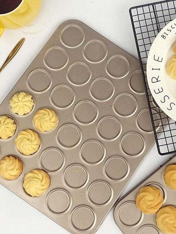 Deluxe 30-Hole Carbon Steel Macaroon Baking Kit